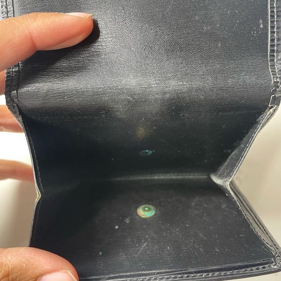 Mens Louis Vuitton wallet - Picture 4 of 6